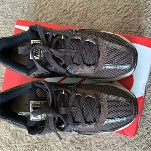 Women’s Nike Vomero 5 Brown and tan Athletic Sneakers
